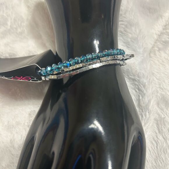 NWT Paparazzi Silver and Blue Dainty Bracelet Set - Picture 10 of 11